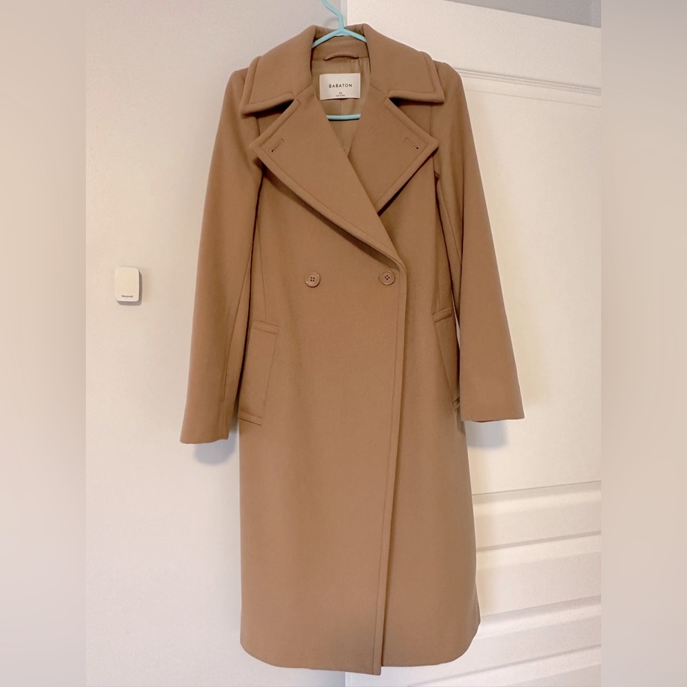 Excellent condition Arizia Babaton wool coat,  beige color in XS